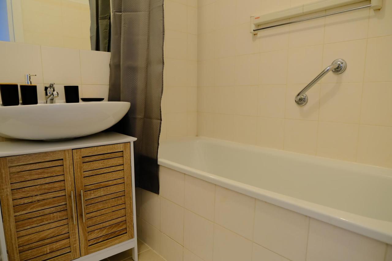 Ferienwohnung Calypso- Grand T3 70 M2 - Arrivee Autonome - Parking Prive Gratuit Melun Exterior foto